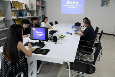 梁秘书对零壹字节进行深入交流和指导